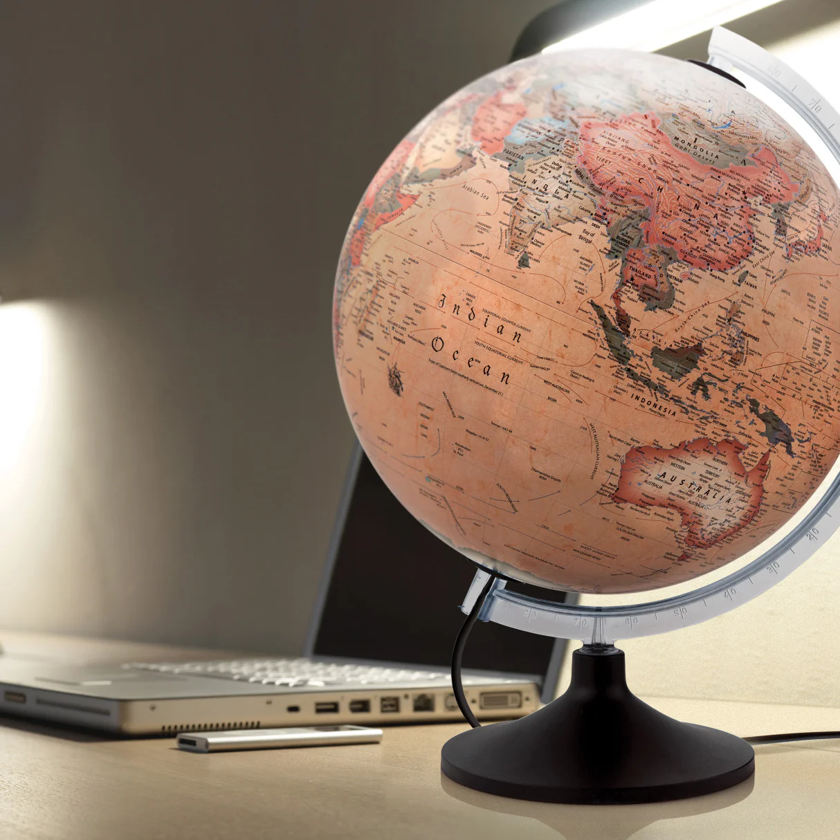 Solid A Antique Atmosphere Illuminated 30cm Globe - Image 3